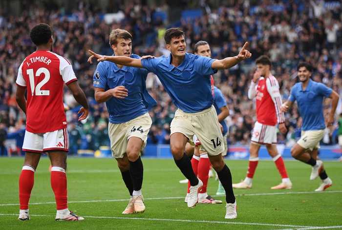 0-3！英超卫冕冠军爆冷崩盘 开局7连胜终结+丢榜首 憾失123年神迹